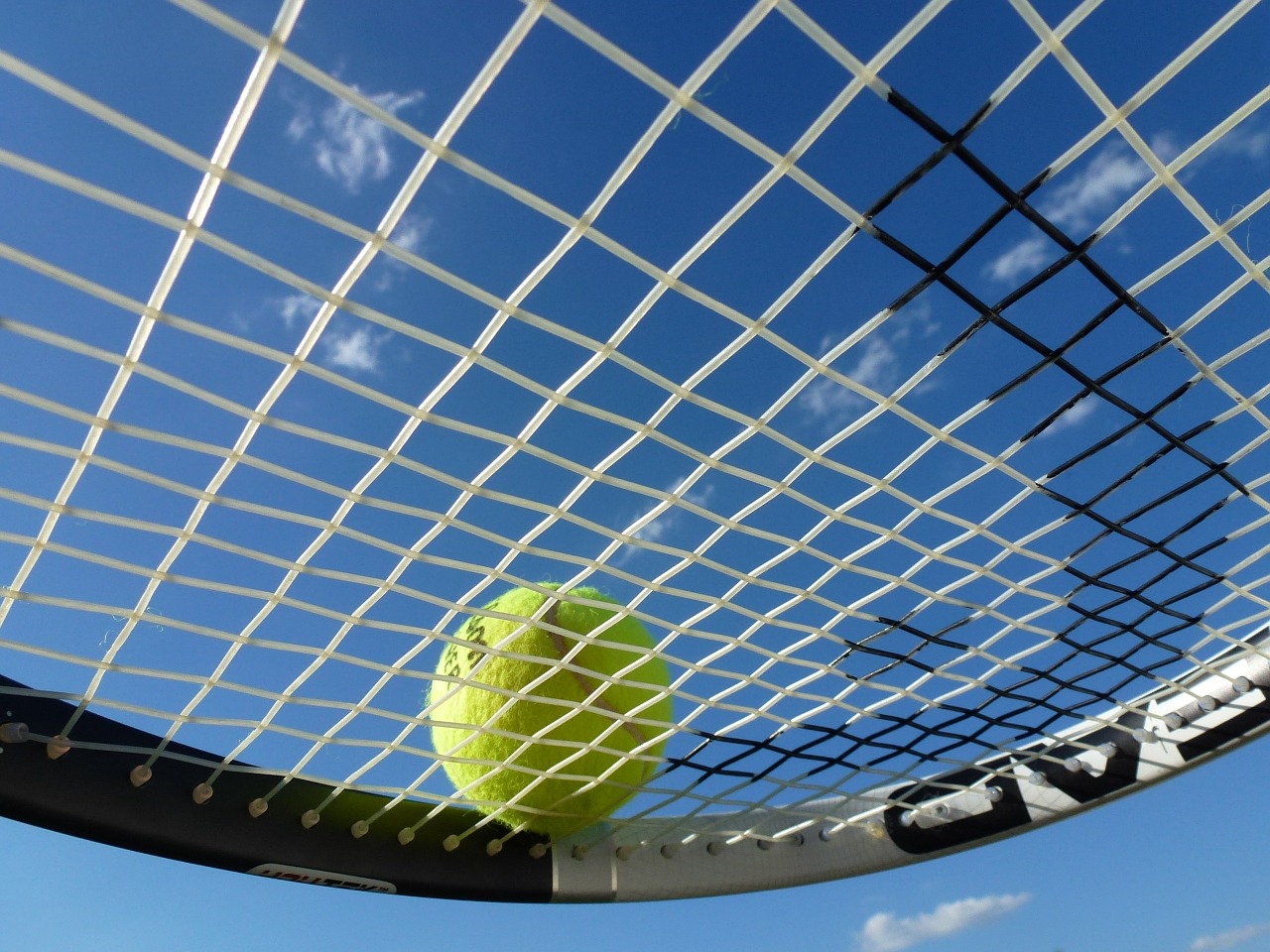 Uudet beach volley- ja tenniskentät kutsuvat pelaamaan